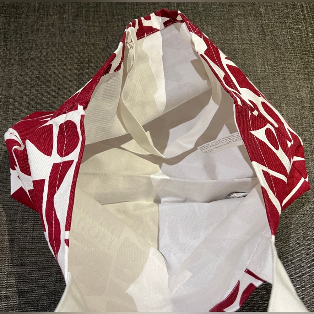 New With Tags Vuori Limited Edition Holiday 2025 Tote in Strawberry 🍓 NWT - Picture 8 of 8